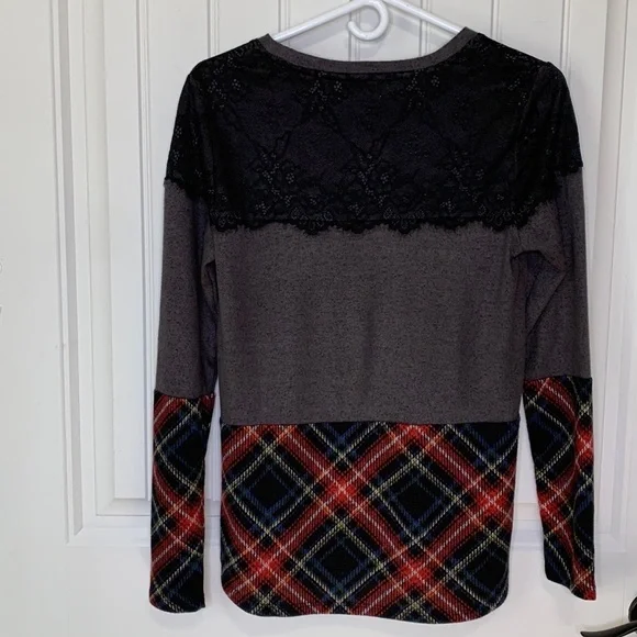 Maurices WOMENS COLOR BLOCK PLAID AND LACE DETAIL LONG SLEEVE TOP NWT SIZE SMALL - Picture 7 of 9